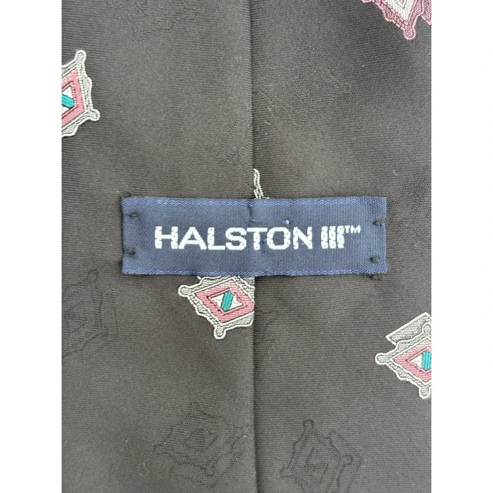 Halston III Mens Geometric Diamond Logo Silk Blend Necktie Navy Blue 3.75